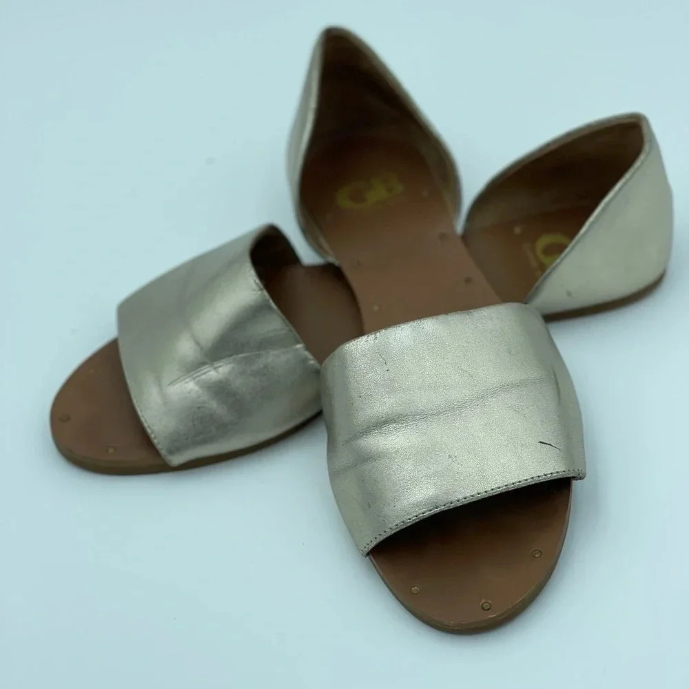 Gianni Bini Women's Gold Slide Sandals Size 9M - Pool Party Collection - Picture 1 of 7